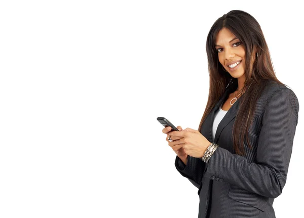 Piękna brunetka kobieta trzymając telefon — Zdjęcie stockowe