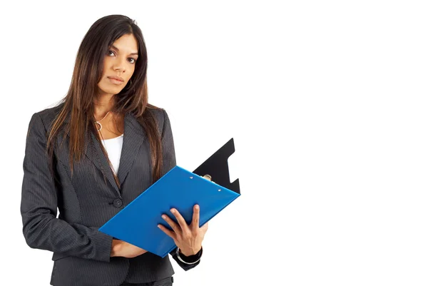 Beautiful brunette businesswoman holding a clipboard — Stock Photo, Image