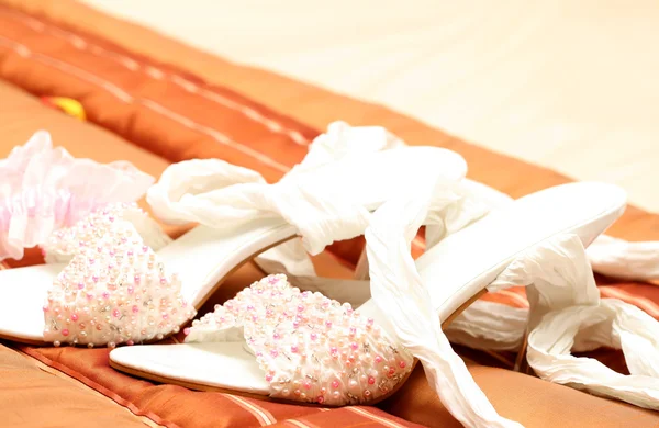 Scarpe da sposa con perline — Foto Stock