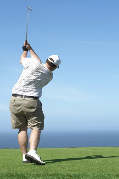 Golfspelare på rutan tee — Stockfoto