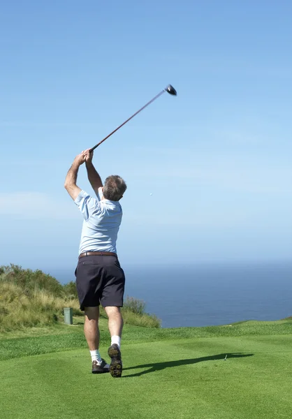 Senior golfare spela golf — Stockfoto
