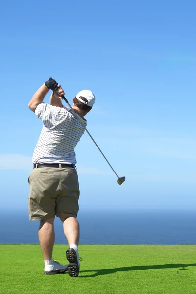 Golfer op de tee-box — Stockfoto