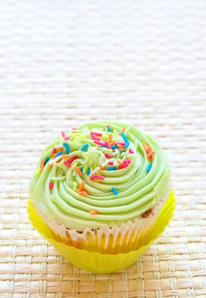 Vanilla cupcake with lime icing — Stock Photo, Image