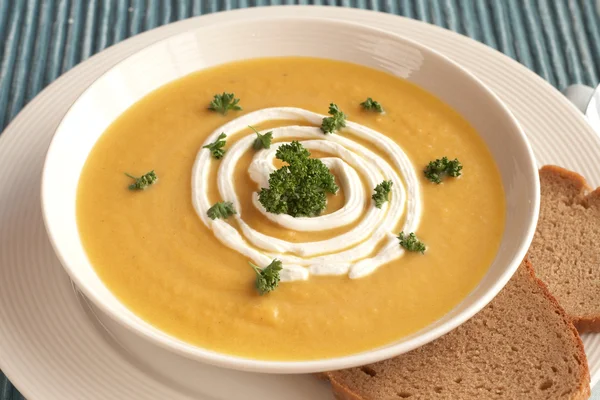 Cuenco de sopa de mantequilla fresca —  Fotos de Stock