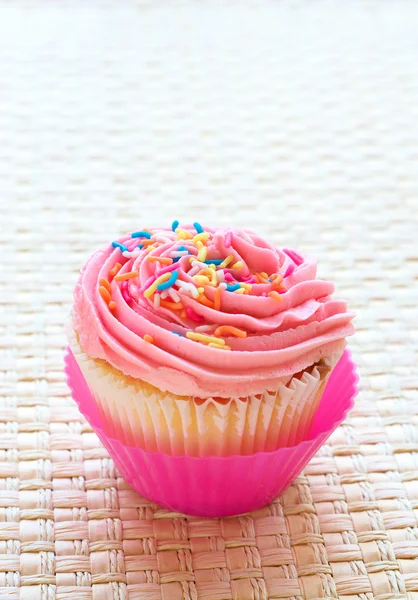 Βανίλια cupcake με Γλάσο φράουλας — Φωτογραφία Αρχείου