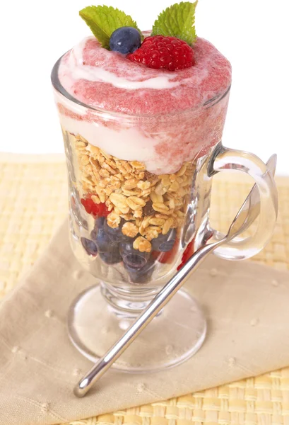 Desayuno saludable con muesli y yogur —  Fotos de Stock