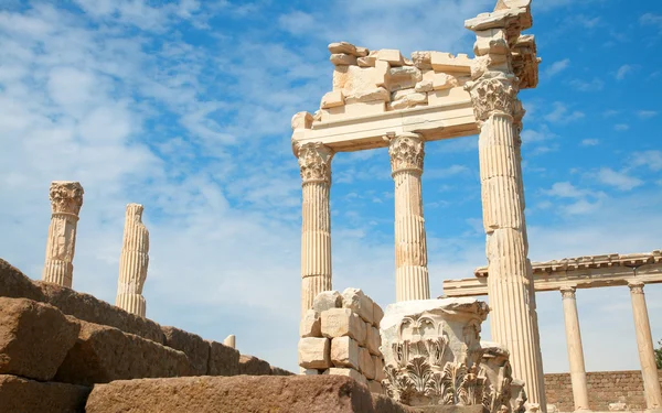 Храм Траяна в Пергаме — стоковое фото
