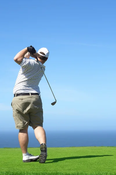 Golfer auf der Abschlagbox — Stockfoto