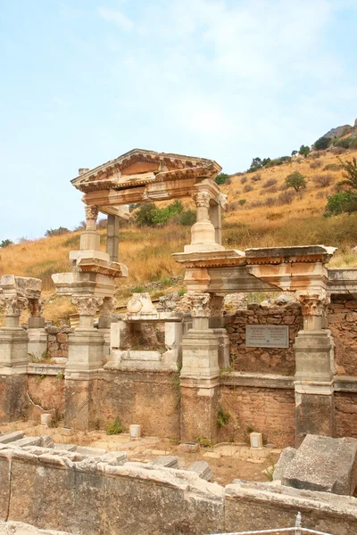 Фонтан Траяна в стародавнє місто Ефес — стокове фото