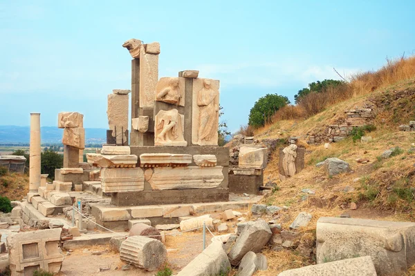 Heykeller, Efes Antik şehir kalıntıları — Stok fotoğraf