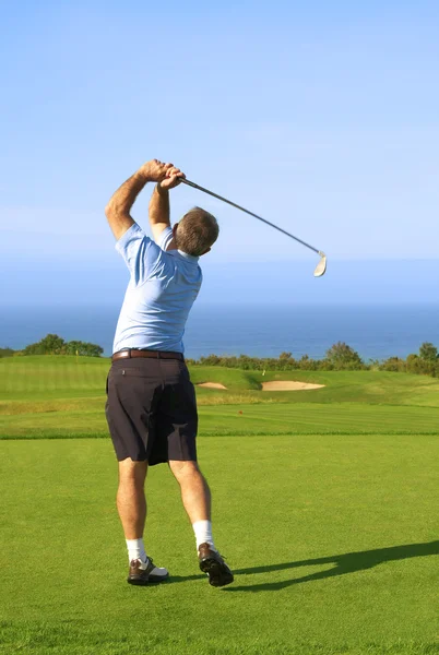 Kıdemli golfçü Golf oynama — Stok fotoğraf