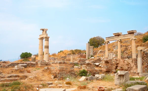 Oszlopok Epheszosz ókori város romjai — Stock Fotó