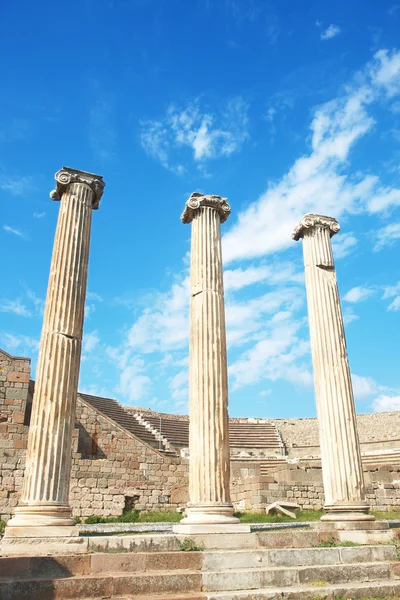 Ruínas de colunas em Asklepion na cidade antiga de Bergama — Fotografia de Stock