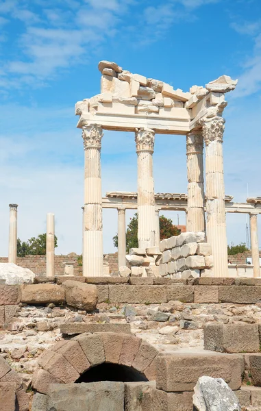 Traian Tapınağı pergamon Türkiye'de — Stok fotoğraf