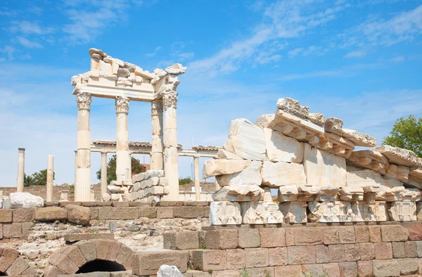 Храм Траяна в Туреччині Pergamon — стокове фото