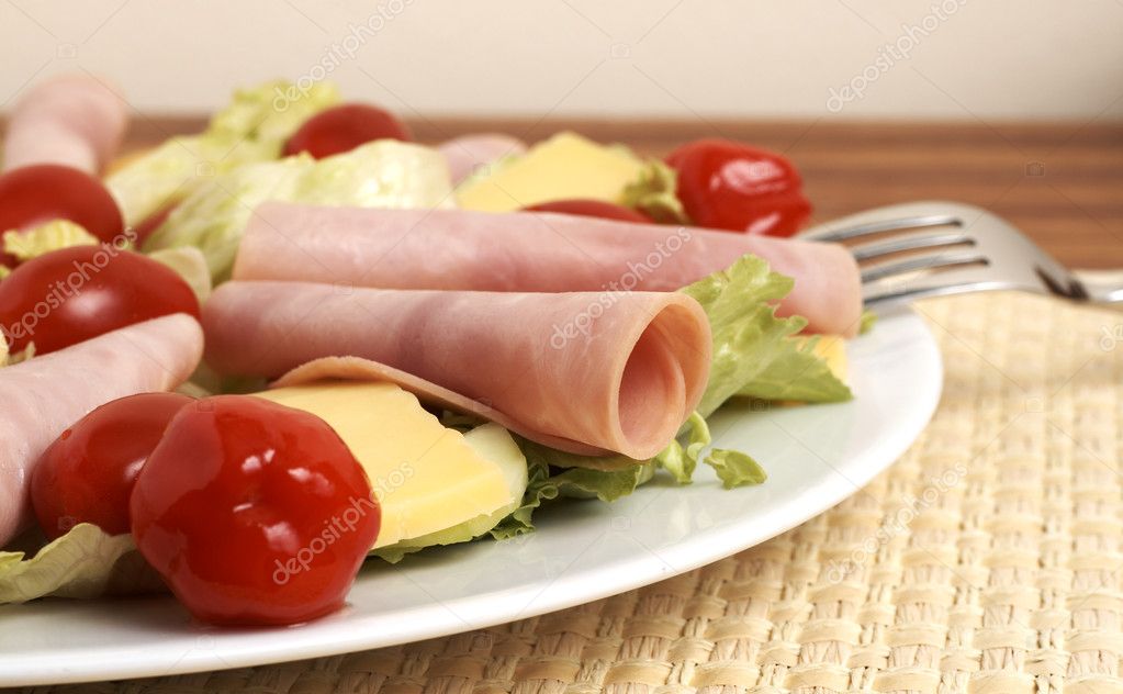 Fresh salad with cold meat, greens and peppers — Stock Photo © Elenat