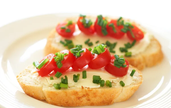 Tasty sandwich with cream cheese and tomatoes — Stock Photo, Image