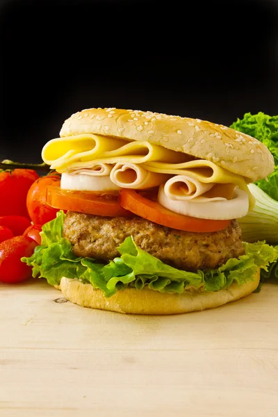 Burger duży — Zdjęcie stockowe
