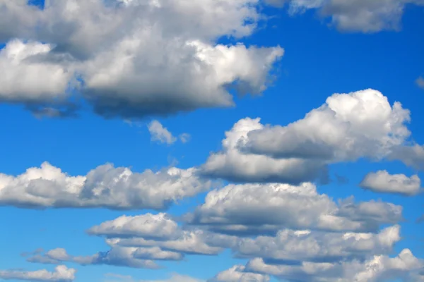 ท้องฟ้าเมฆสีฟ้า — ภาพถ่ายสต็อก