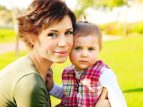 Moeder en baby portret — Stockfoto
