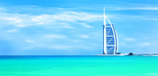 Burj al arab hotel op jumeirah beach in dubai — Stockfoto