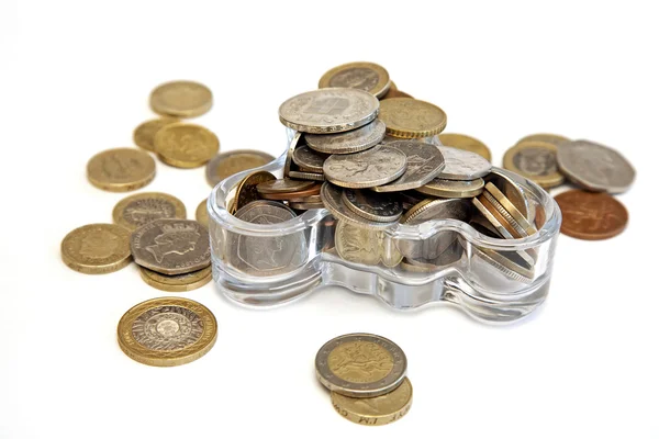 Várias moedas em um vaso de vidro — Fotografia de Stock