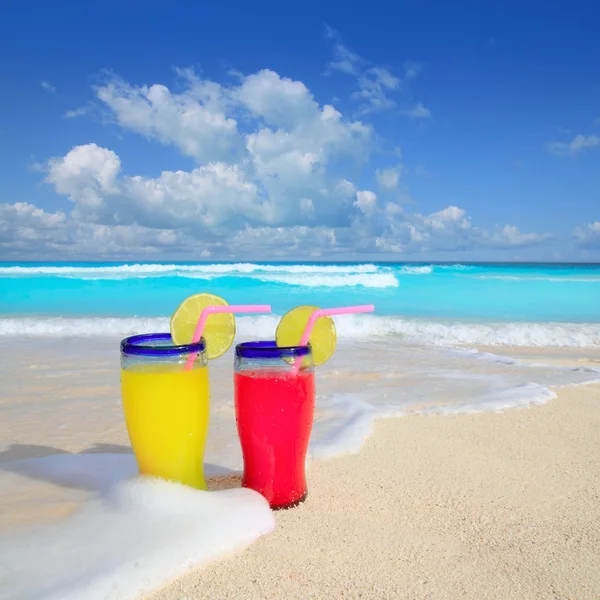 Beach cocktails yellow red wave foam tropical sea — Stock Photo, Image