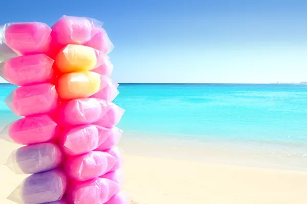 Doce de algodão colorido na praia do Caribe — Fotografia de Stock