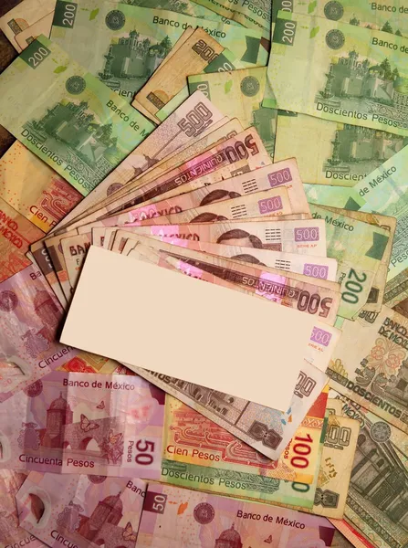 Mexicaanse peso munt merkt op bankbiljetten — Stockfoto