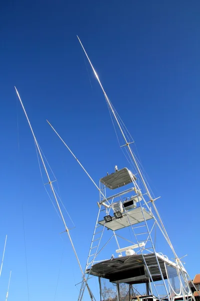 Flybridge fisher boat high fly bridge tuna tower — Stock Photo, Image