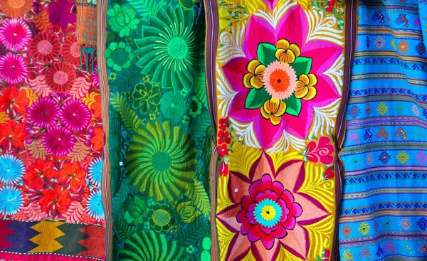 멕시코 다채로운 serape 전통 자 수 — 스톡 사진