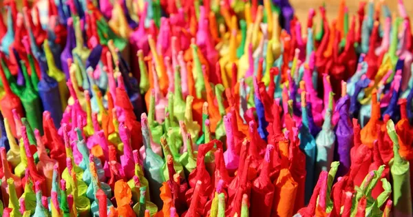 Fogos de artifício tradicionais artesanais coloridos fogos de artifício — Fotografia de Stock