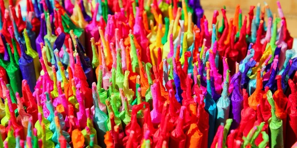 Coloridos petardos hechos a mano fuegos artificiales tradicionales —  Fotos de Stock
