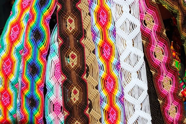 Chiapas Messico cinture artigianali braccialetti colorati — Foto Stock