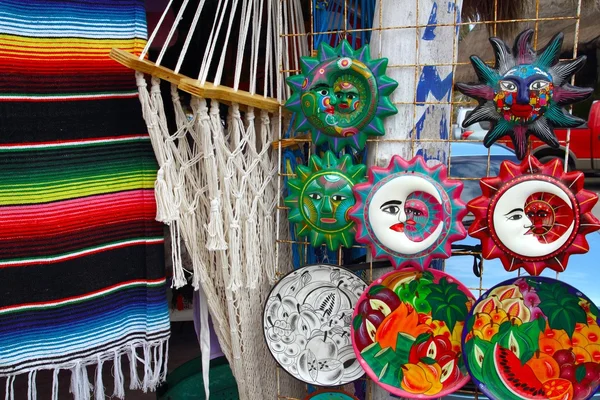 Artesanato mexicano rede serape e cerâmica — Fotografia de Stock