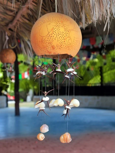 Lámpara artesanal con conchas marinas tradicional México —  Fotos de Stock