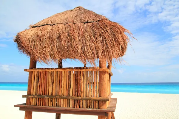 Baywatch hout bruin huis in cancun zonnedak — Stockfoto