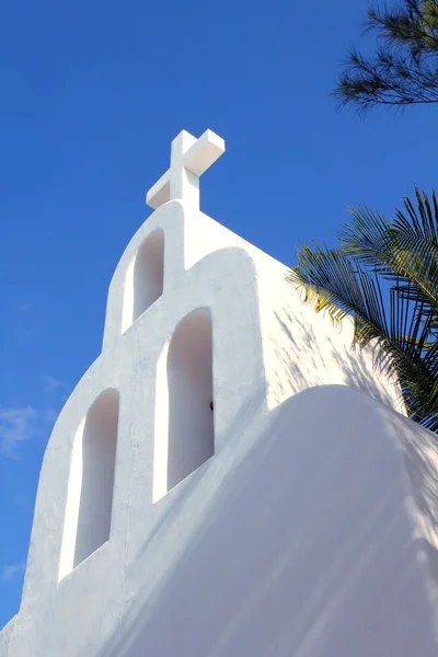 Playa del carmen bílá mexické církvi archs zvonice — Stock fotografie