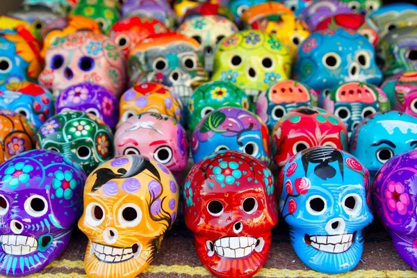 Aztek kafatasları Meksikalı ÖIüler Günü renkli — Stok fotoğraf