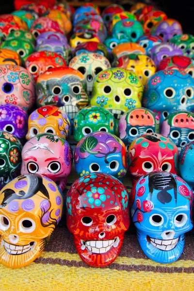 Azteekse schedels Mexicaanse dag van de doden kleurrijke — Stockfoto
