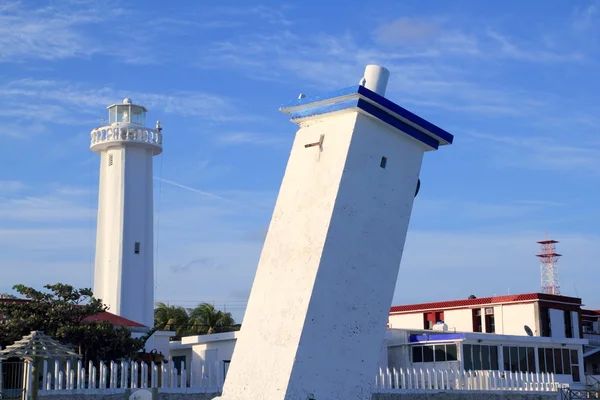 Puerto Morelos new and old inclined lighthouses — Stock Photo, Image