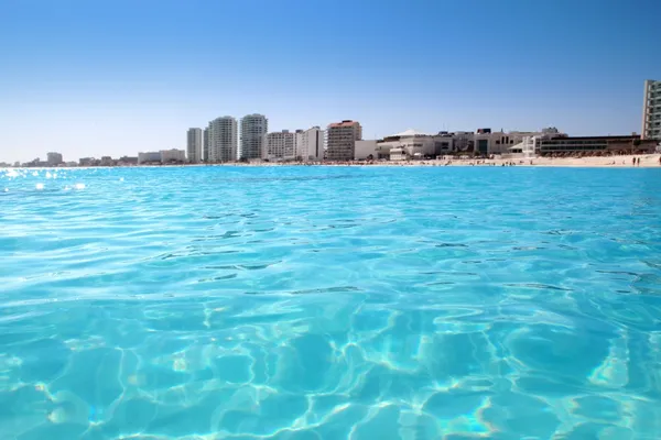 Cancun beach pohled z karibské tyrkysové — Stock fotografie