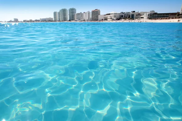 Канкун пляж вид з бірюзовими Карибського басейну — стокове фото