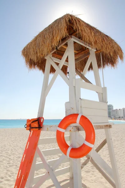 Baywatch zonnedak Caribisch strand hut — Stockfoto