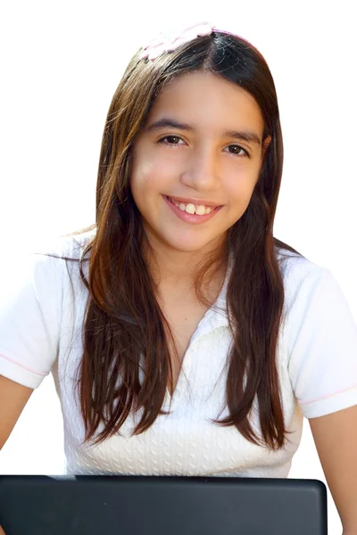 Latina adolescente estudante sorrindo segurando laptop — Fotografia de Stock