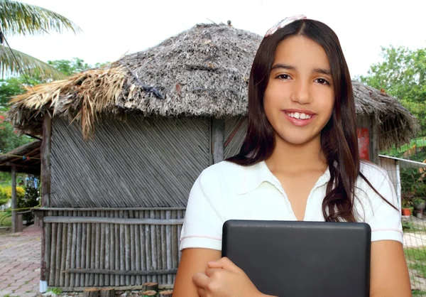Morena adolescente estudante indiano latin segurando laptop — Fotografia de Stock