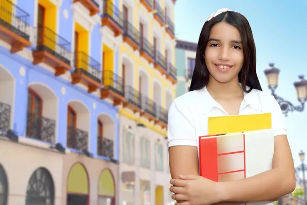 Bruna studente giovane ragazza giovanissima latino holding books — Foto Stock