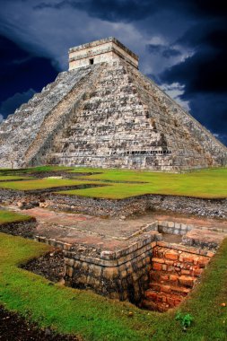 Chichen Itza Kukulcan Mayan Pyramid El Castillo clipart