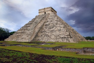 Chichen Itza el Castillo Kukulcan Mayan Mexico clipart