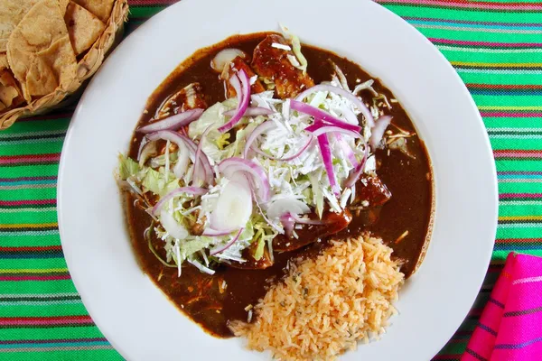 Enchiladas de mole és a rizs mexikói ételek — Stock Fotó